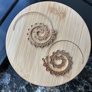 Gold Mandala Swirl Spiral Hoop Earrings nwot gold plated stainless steel